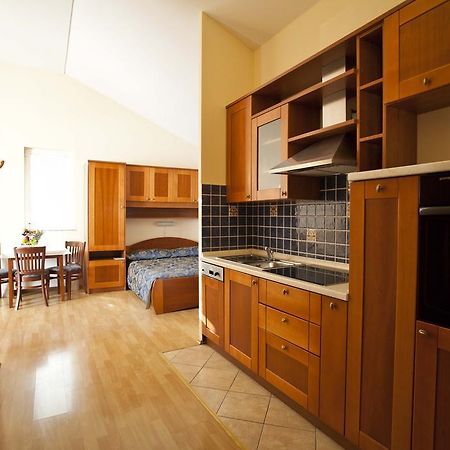 Studio Apartmani Bijeli Delfin ビオグラード・ナ・モル エクステリア 写真