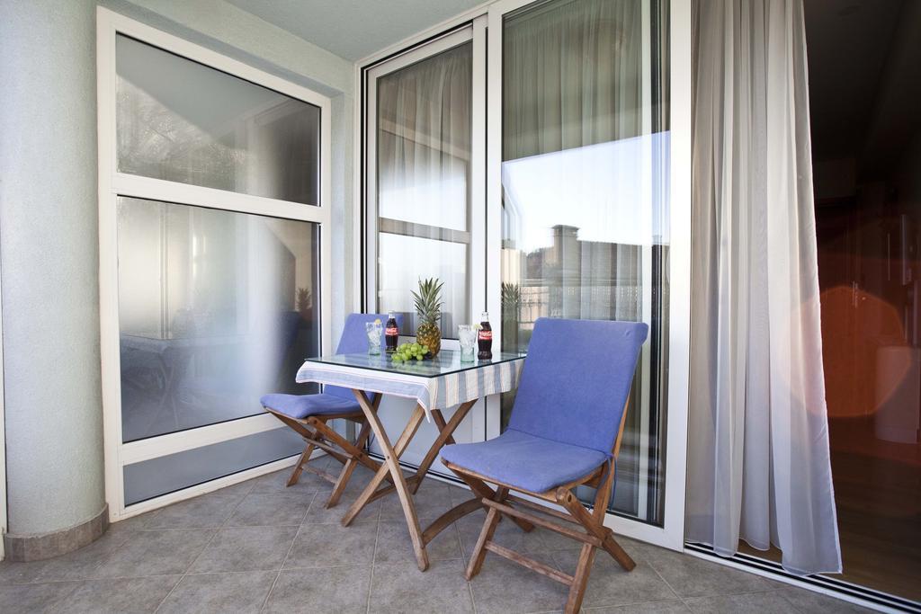Studio Apartmani Bijeli Delfin ビオグラード・ナ・モル 部屋 写真