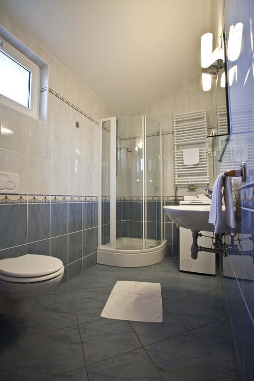 Studio Apartmani Bijeli Delfin ビオグラード・ナ・モル 部屋 写真