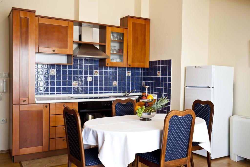 Studio Apartmani Bijeli Delfin ビオグラード・ナ・モル 部屋 写真