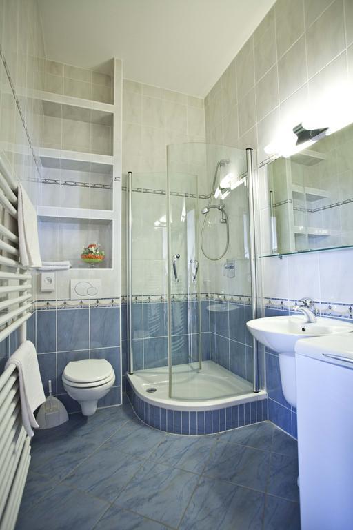 Studio Apartmani Bijeli Delfin ビオグラード・ナ・モル 部屋 写真